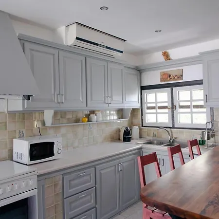 بيت للعطل Vartan's Summer House *